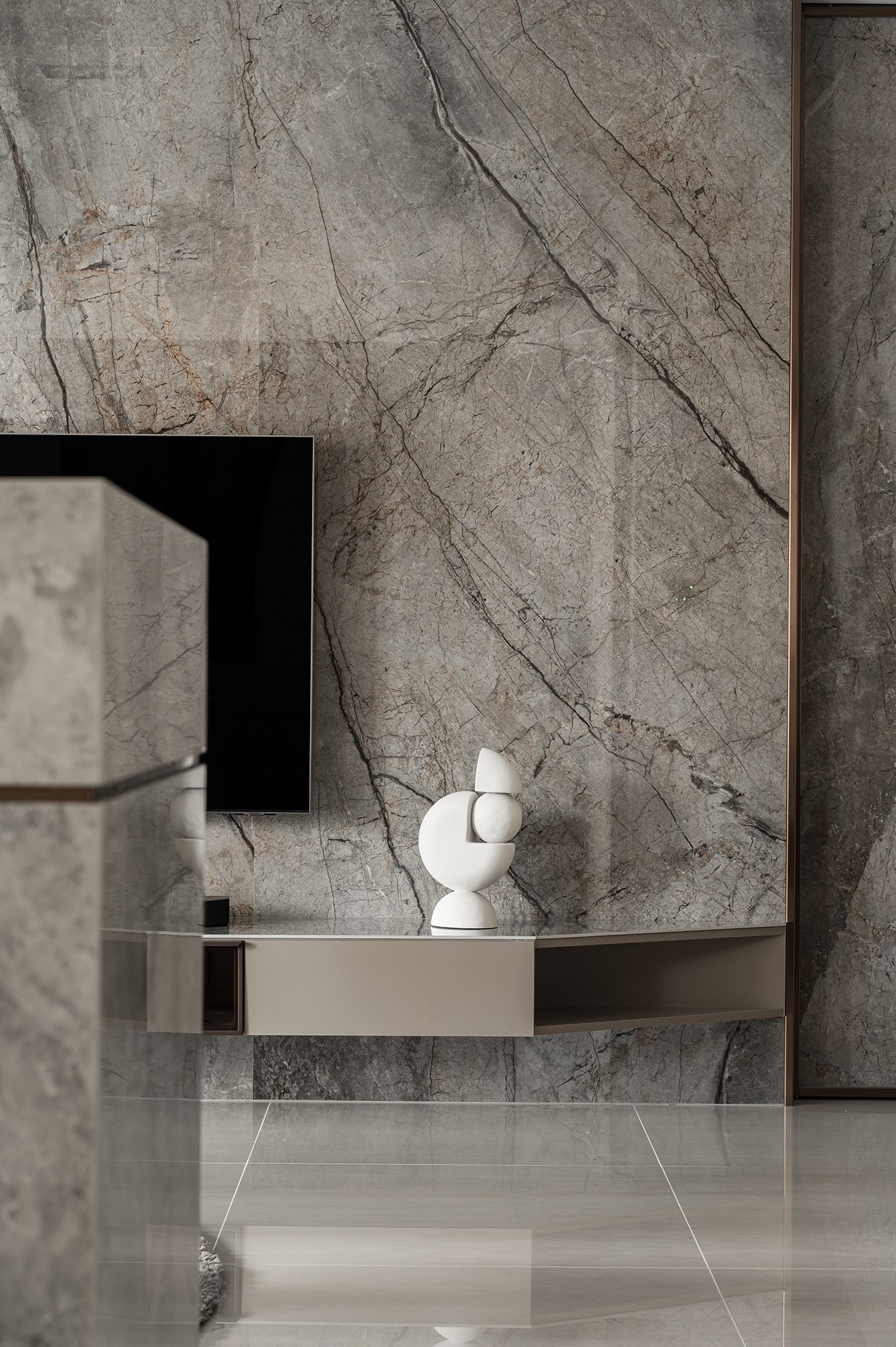 電視牆設計案例 4 – 整片大理石牆面